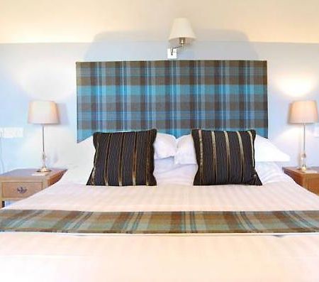 The Pheasant Pub With Rooms Gestingthorpe Bagian luar foto